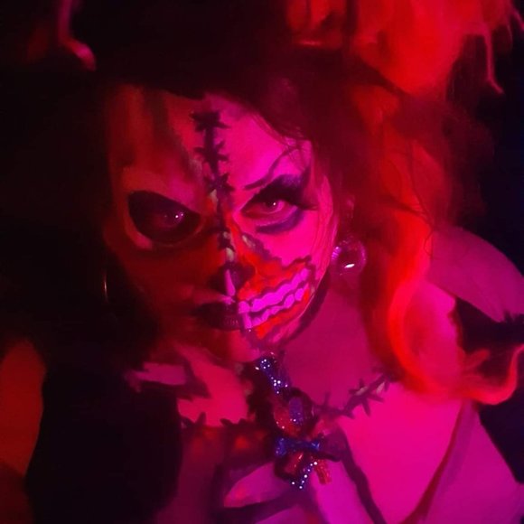 Meet Maralee. A Lifelong makeup lover and artist, my face is my favorite canvas. - Picture 13 of 13